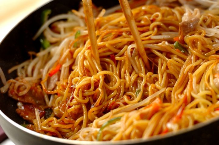 目玉焼きのせ焼きそばの作り方4