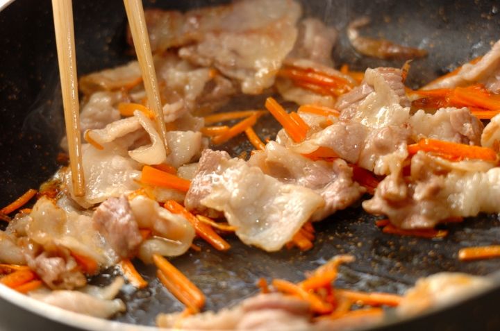 目玉焼きのせ焼きそばの作り方1