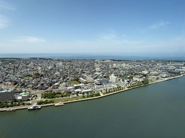 展望室から望む東西南北の景観について聞いてみた 画像提供：ホテル日航新潟