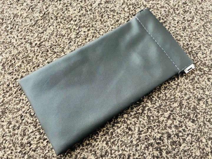 100均で買える「メガネケース」6選！縦型やカバンに付けられるタイプも【セリア・キャンドゥ・ダイソー】