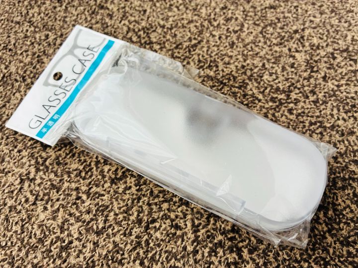 100均で買える「メガネケース」6選！縦型やカバンに付けられるタイプも【セリア・キャンドゥ・ダイソー】