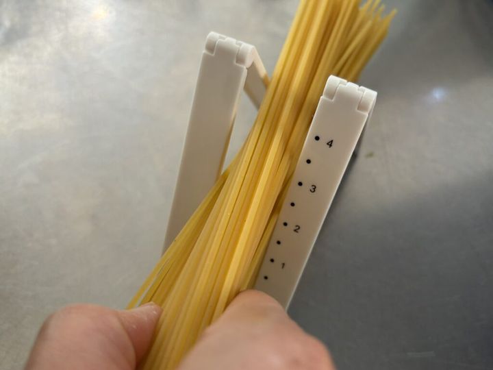 置いて量れるパスタメジャー