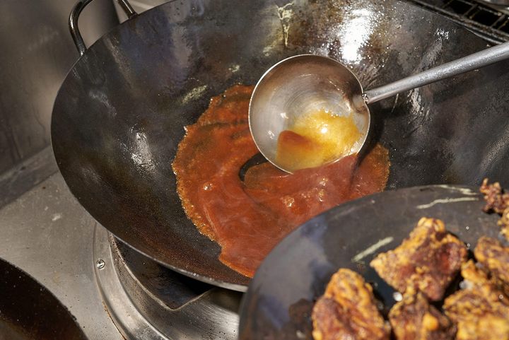カレーソースをからめて完成！