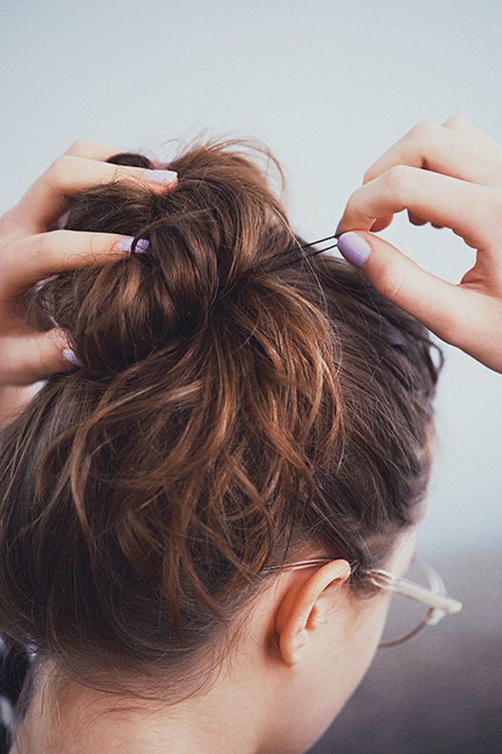 あえてのラフな雑みがかわいい！くしゃくしゃお団子ヘアの作り方