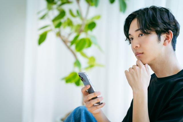 【男性が選ぶ】横顔が美しいと思う50代男性俳優ランキング！ 2位「竹野内豊」を抑えた1位は？【2026年調査】 | TRILL【トリル】