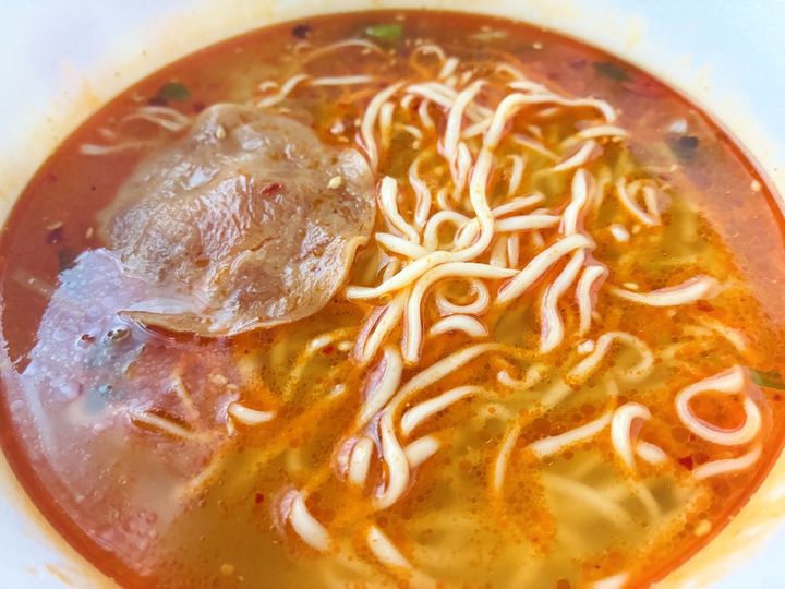 あっさり＆ピリ辛！旨味もバッチリ！【ファミマ】函館麺厨房あじさい監修の「辛塩拉麺」