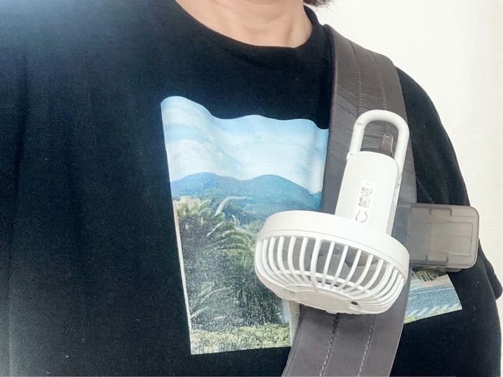リュックや斜め掛けバッグのショルダーにも付けられる