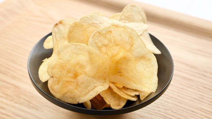 定番おにぎりがポテチに！？【ローソン】に登場したコンビニ限定品を実食