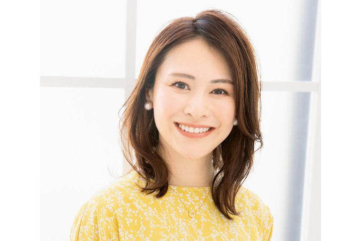 やわらかい髪の人におすすめ！レイヤーでふんわりがかなう【大人のミディアムヘア】2選