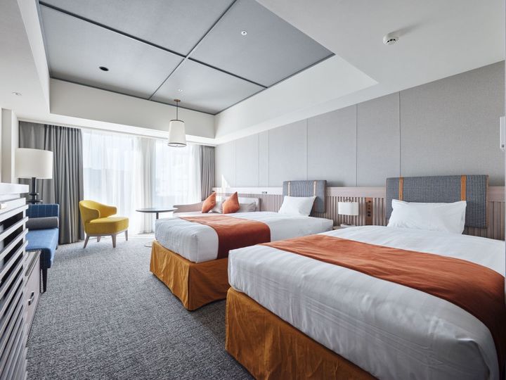 「プレミアムルーム」（税・サービス料込み）2名1室 1泊素泊まり 2万円〜／©︎Premium hotel MONday 舞浜ビューⅠ