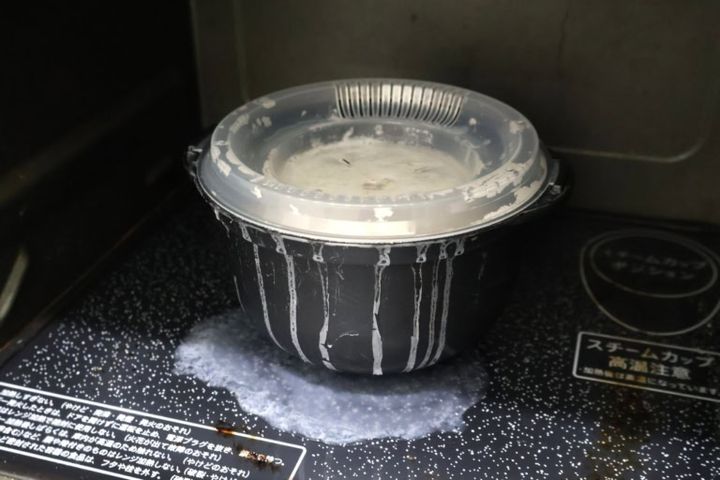 ダイソー 「電子レンジ調理器 ご飯一合炊き」 ￥110（税込）