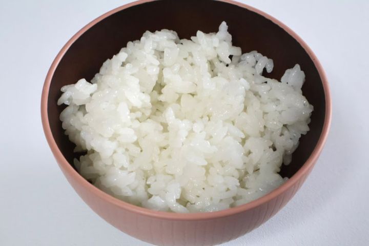 ダイソー 「電子レンジ調理器 ご飯一合炊き」 ￥110（税込）で炊いたお米