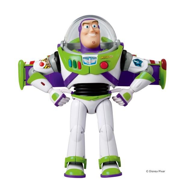 ギミック満載のバズのアイテム(「トイ・ストーリー リアルサイズトーキングフィギュア バズ・ライトイヤー」) 発売中 価格：9,350円 発売・販売元：タカラトミー [c] Disney/Pixar
