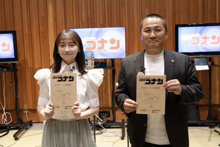 アニメ『名探偵コナン』「Jリーグ 開幕の警笛（ホイッスル）」のゲスト声優を務める森島寛晃と影山優佳 （C）青山剛昌／小学館・読売テレビ・TMS 1996 width=