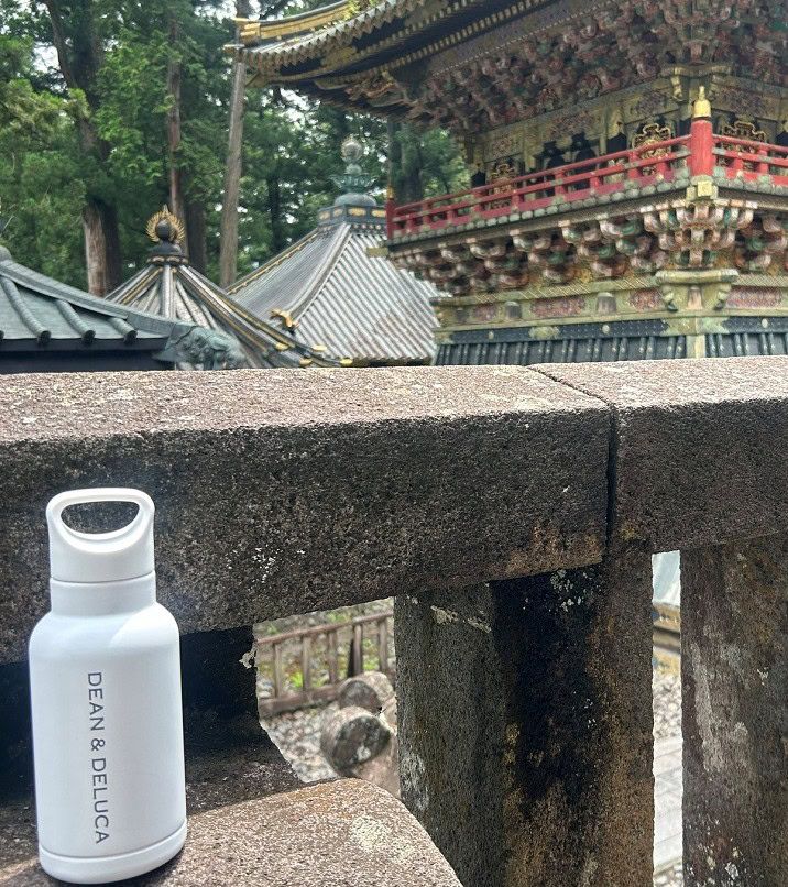 DEAN＆DELUCAのボトルを持って旅行
