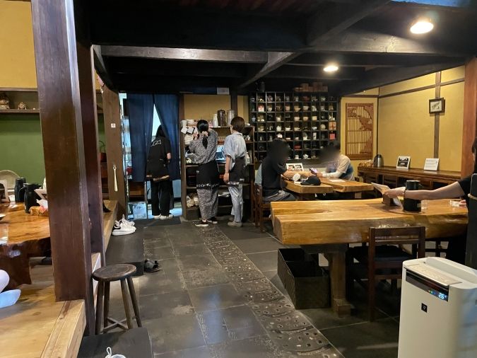 なみ満 店内