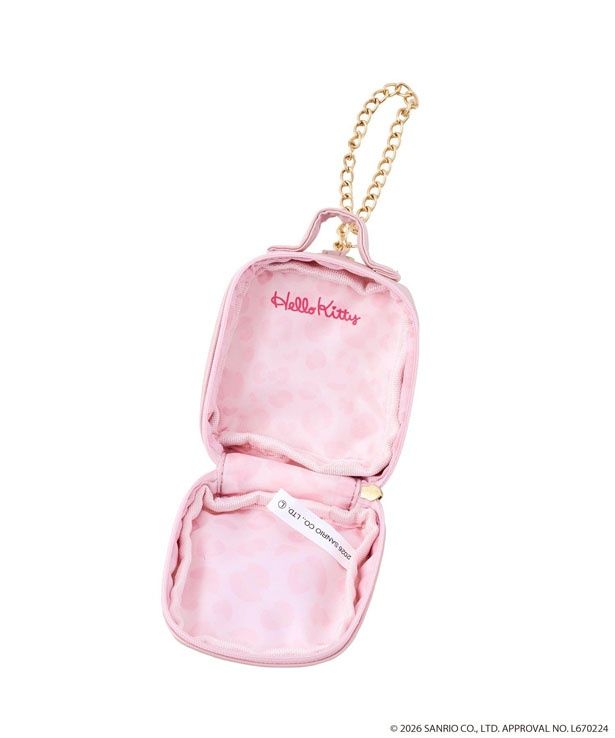モバイルチャームの中はこんな感じ。「HELLO KITTY」のロゴがプリントされている (C)2026 SANRIO CO., LTD. APPROVAL No.L670224