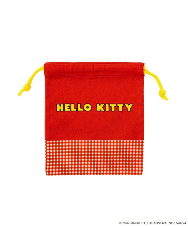 ポーチの裏には「HELLO KITTY」のロゴをレイアウト (C)2026 SANRIO CO., LTD. APPROVAL No.L670224