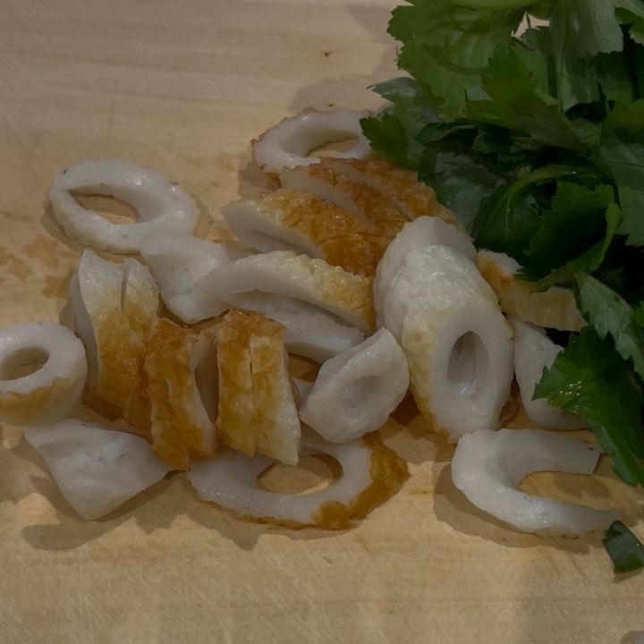 ②ちくわを切る