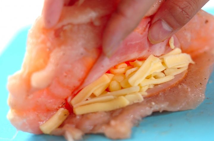 鶏むね肉のハムチーズサンドカツの作り方2