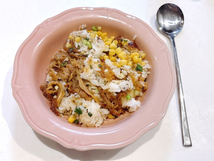 できあがった「ペッパーライス風炒め飯」