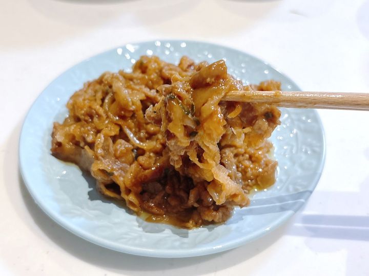 甘辛いぷるぷるの牛肉がたまらない