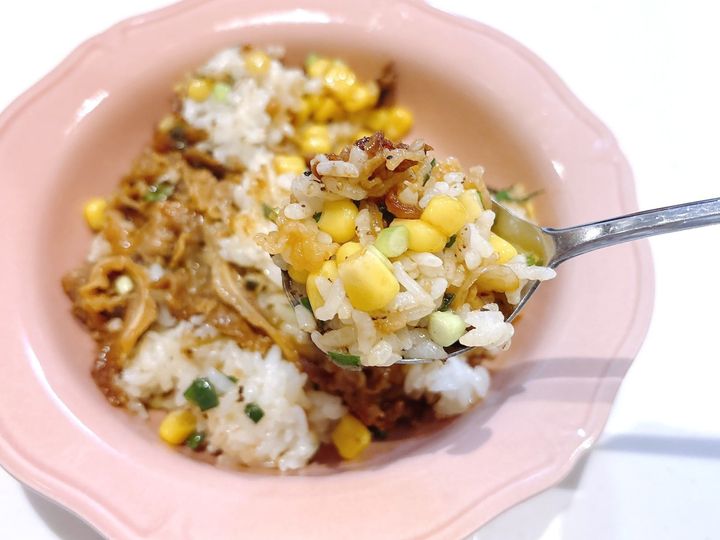 コーンの甘味と牛肉の旨味が染みわたる