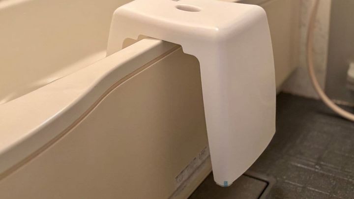 100均の「お風呂椅子」徹底比較！ 子供におすすめのサイズは？ 掛けられるタイプはある？【ダイソー・セリア・キャンドゥ】