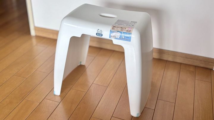 100均の「お風呂椅子」徹底比較！ 子供におすすめのサイズは？ 掛けられるタイプはある？【ダイソー・セリア・キャンドゥ】