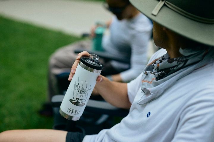 高い保冷力とタフな構造を備えたYETI®のクーラーボックスは、キャンプやアウトドアで長く頼れるギア。フェスでの思い出としてはもちろん、その後のキャンプやアウトドア、日常でも使い続けられるプロダクトとなっている。