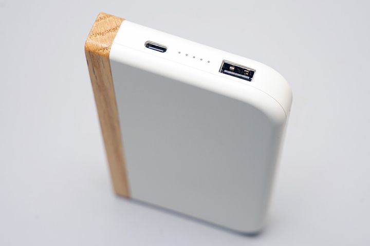 2台同時充電にもしっかり対応する2つのコネクタを搭載しています