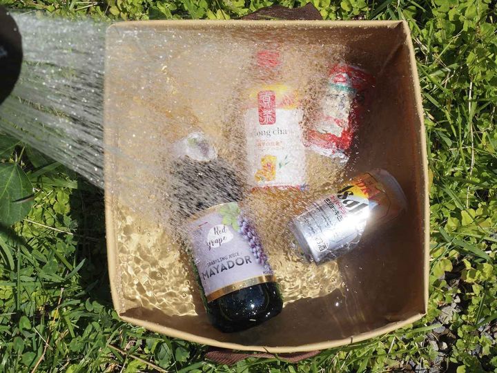画像: 水を入れれば即席ドリンククーラーに