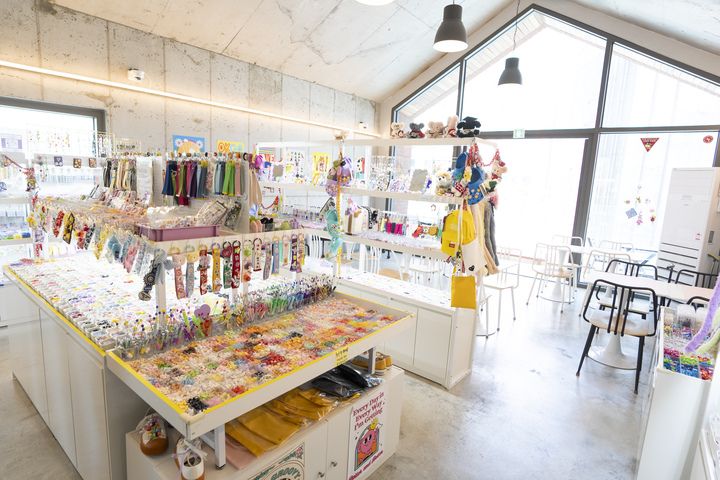広々店内で、ゆったりと作業ができます