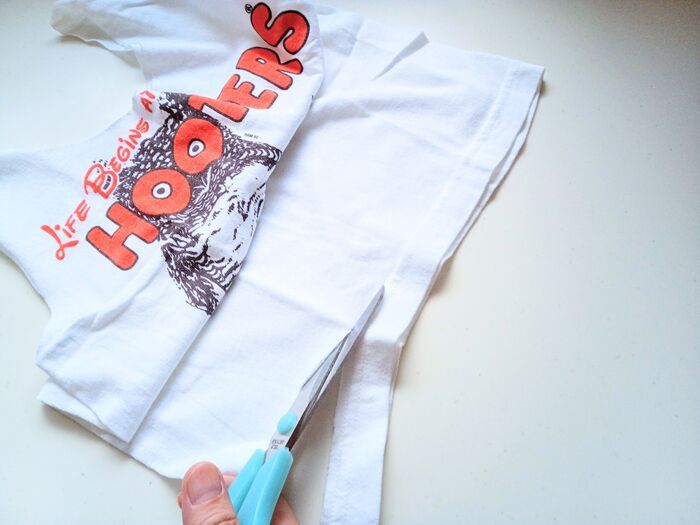 ミシンも針も使いません！着なくなったTシャツが「エコバッグ」に大変身！たった10分でできますよ♪