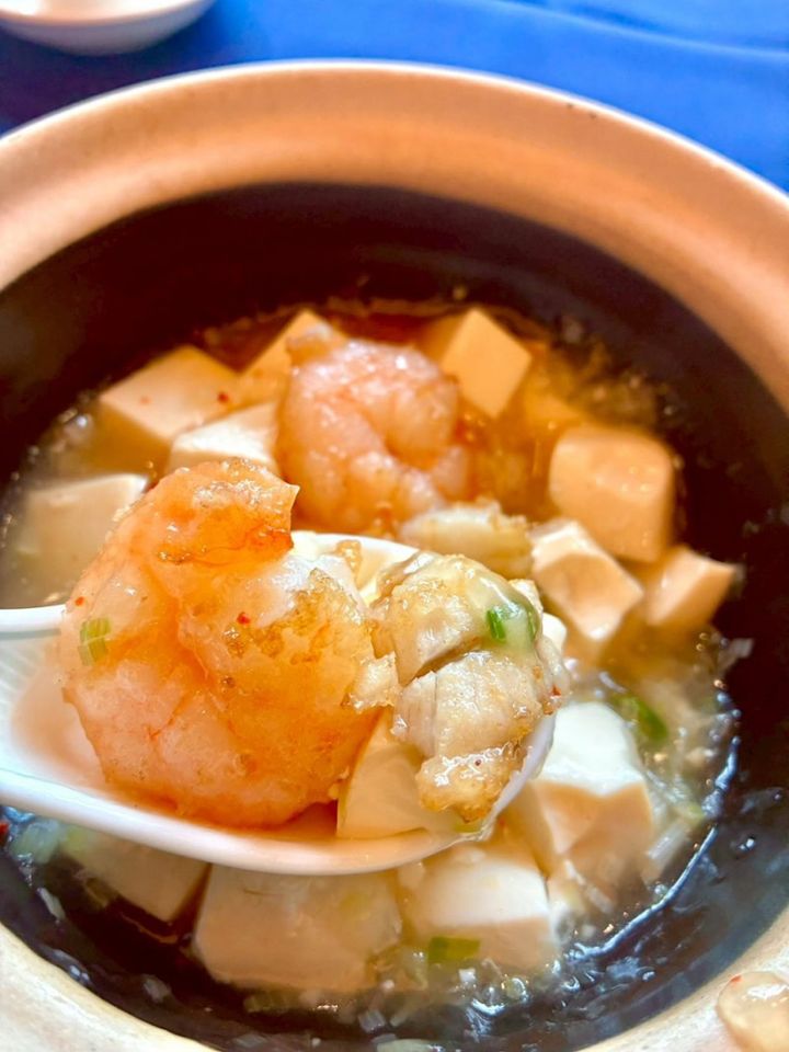 中国料理「藍海」で楽しめる。しまうら真鯛入り 海鮮塩麻婆豆腐。鯛のうまみが口に広がります。