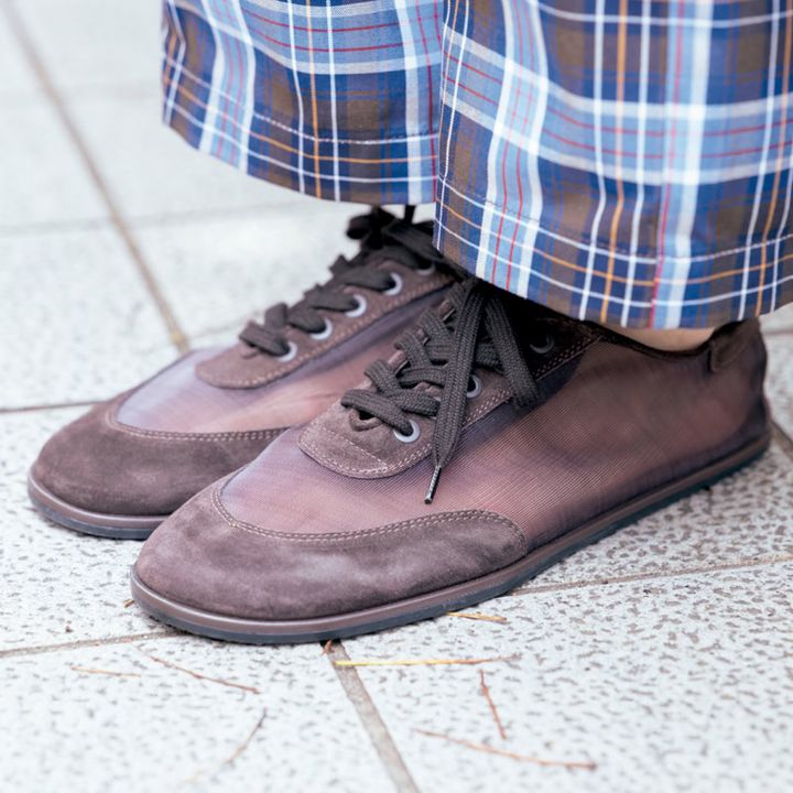 「エッジィな感性を持つディア フランシスのスニーカーは、メッシュ使いがとても新鮮です」靴／ディア フランシス