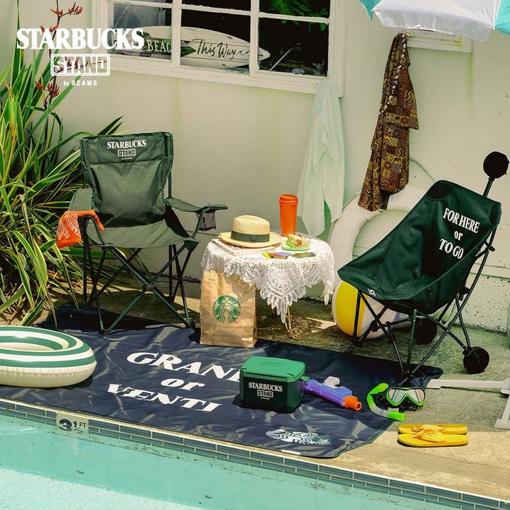 STARBUCKS（スターバックス）とBEAMS（ビームス）によるライフスタイルプロジェクト、STARBUCKS STAND by BEAMS（スターバックス スタンド バイ ビームス）から、Coleman（コールマン）別注のアウトドアアイテムが登場。2026年7月17日（金）より発売される。