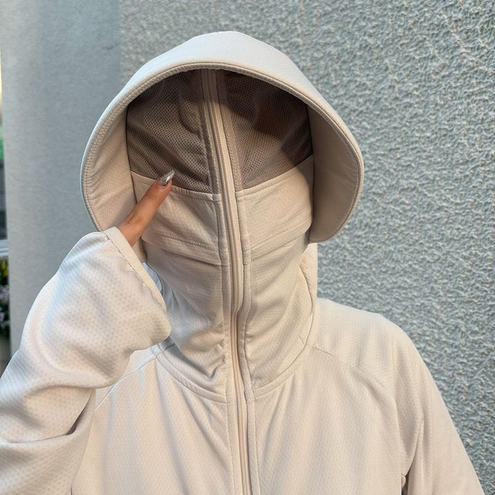 ワークマンの不審者パーカーの視界は良好？