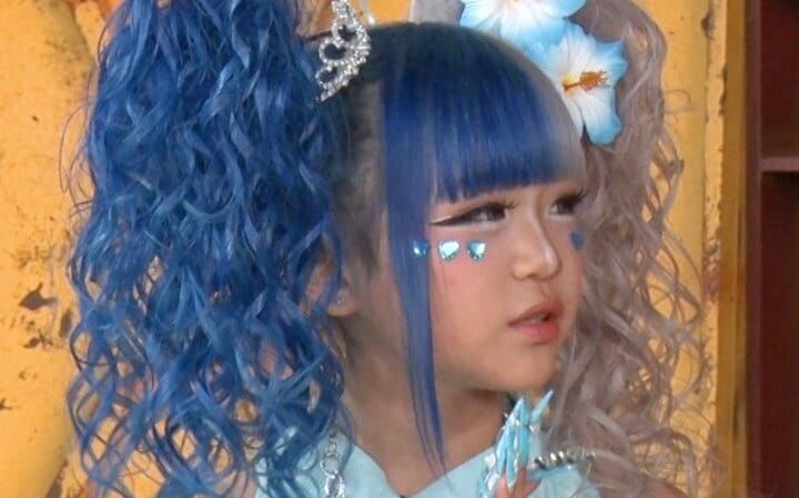 【写真・画像】青髪の小学生ギャル（9）、学校側の特別対応明かす「プールに入ると塩素で髪の色が落ちちゃうから…」 1枚目