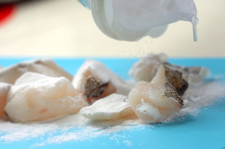 白身魚のレモンケチャップ炒めの作り方1