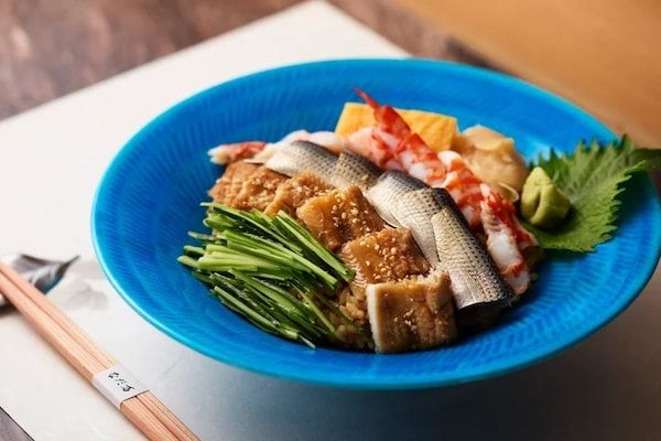 【東京都千代田区】シャングリ・ラ東京「なだ万」で期間限定「江戸前ちらし寿司〈ポキ仕立て〉」を提供