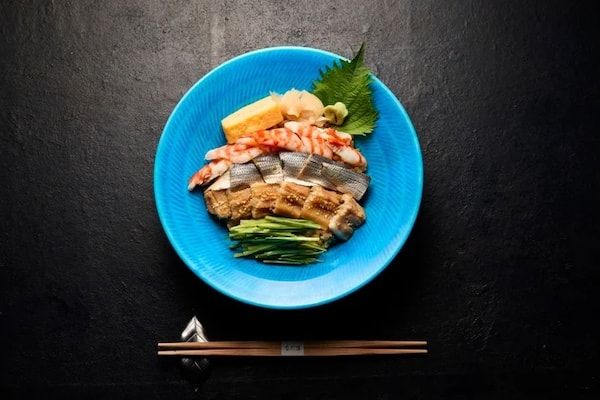 【東京都千代田区】シャングリ・ラ東京「なだ万」で期間限定「江戸前ちらし寿司〈ポキ仕立て〉」を提供