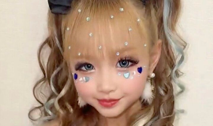【写真・画像】「美容代だけで月３万円」小学生ギャルの美人母、娘の“ギャル維持費”を告白し「めっちゃお金かかる！」と驚きの声 1枚目