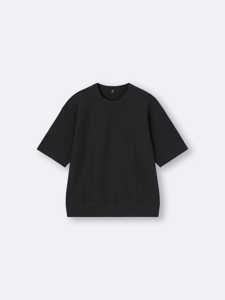 黒色のゆったりとした5分袖スウェTシャツ