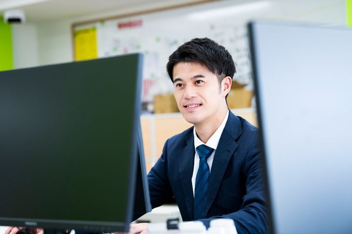 親友の衝撃発言！年収380万・40歳男性が小学校時代から知る親友の“裏の顔”に気付くまで