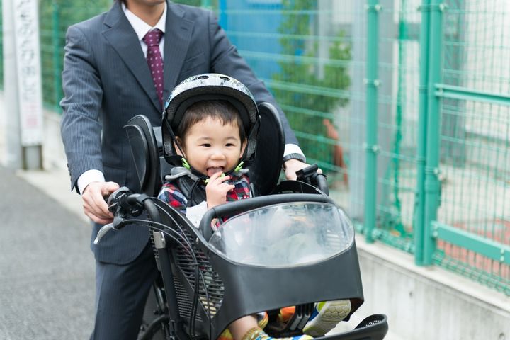 孫育ては時給5000円の高給バイト？世帯年収800万・共働き夫婦が抱くある後悔