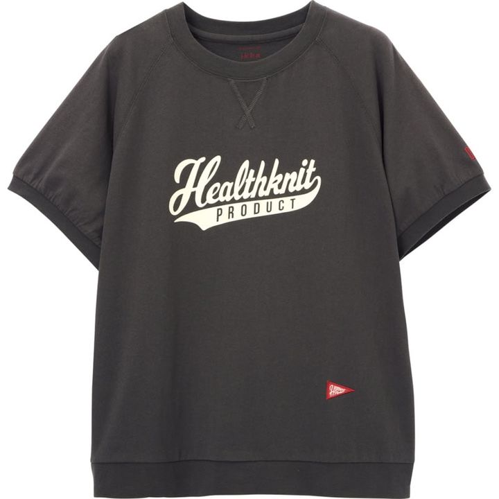 【ikka】Healthknit Productの別注Tシャツ。ヴィンテージな風合い、スウェットライクなデザインに、接触冷感機能を備え、大人のこなれカジュアルが叶う。¥3,729（イッカ／コックス）