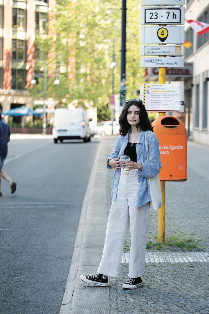 ブラックの引き締め効果がすごい！ホワイトのボトムスが引き立つ着こなし WORLD SNAP番外編@BERLIN