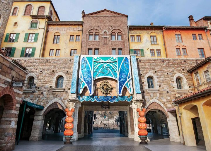 東京ディズニーシー エントランスのハロウィーンデコレーション