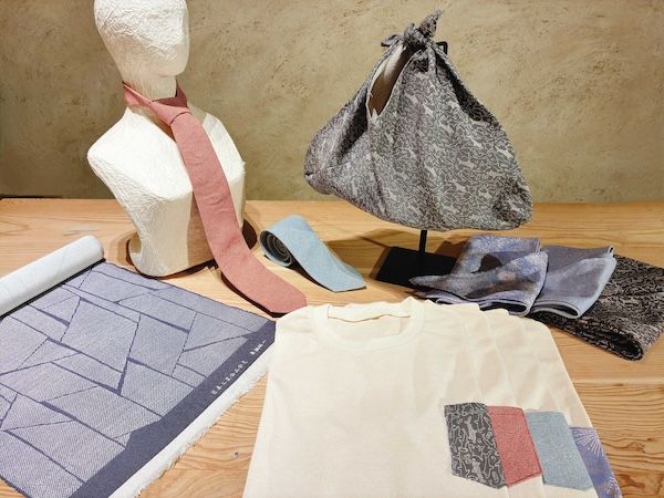 紙を再利用した江戸小紋の粋なデザイン。「TSUMUGI」がTシャツやあずま袋などを発売